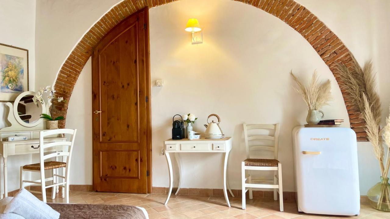 앙기아리 Relais Il Pozzeto B&B 외부 사진